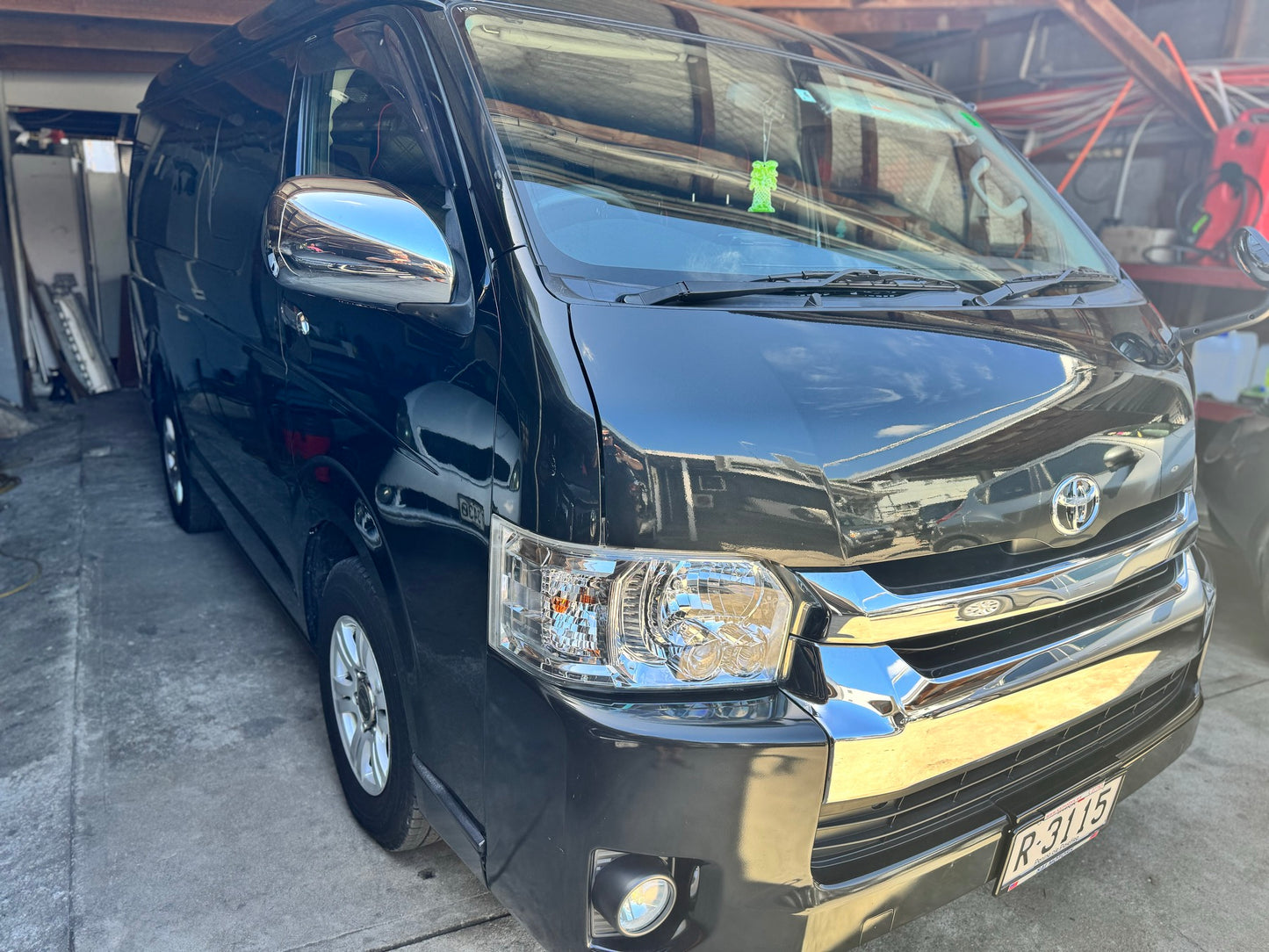 Toyota Hi Ace Van 10 Seater - Black