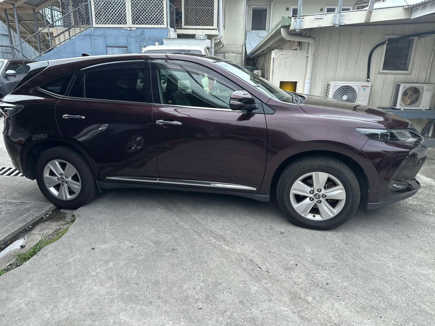 Toyota Harrier - Maroon