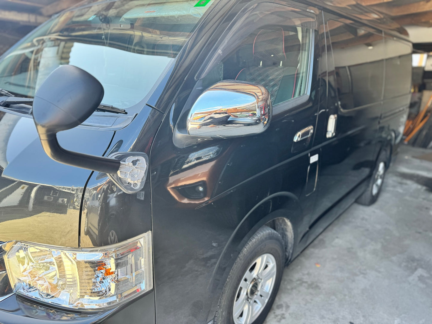 Toyota Hi Ace Van 10 Seater - Black