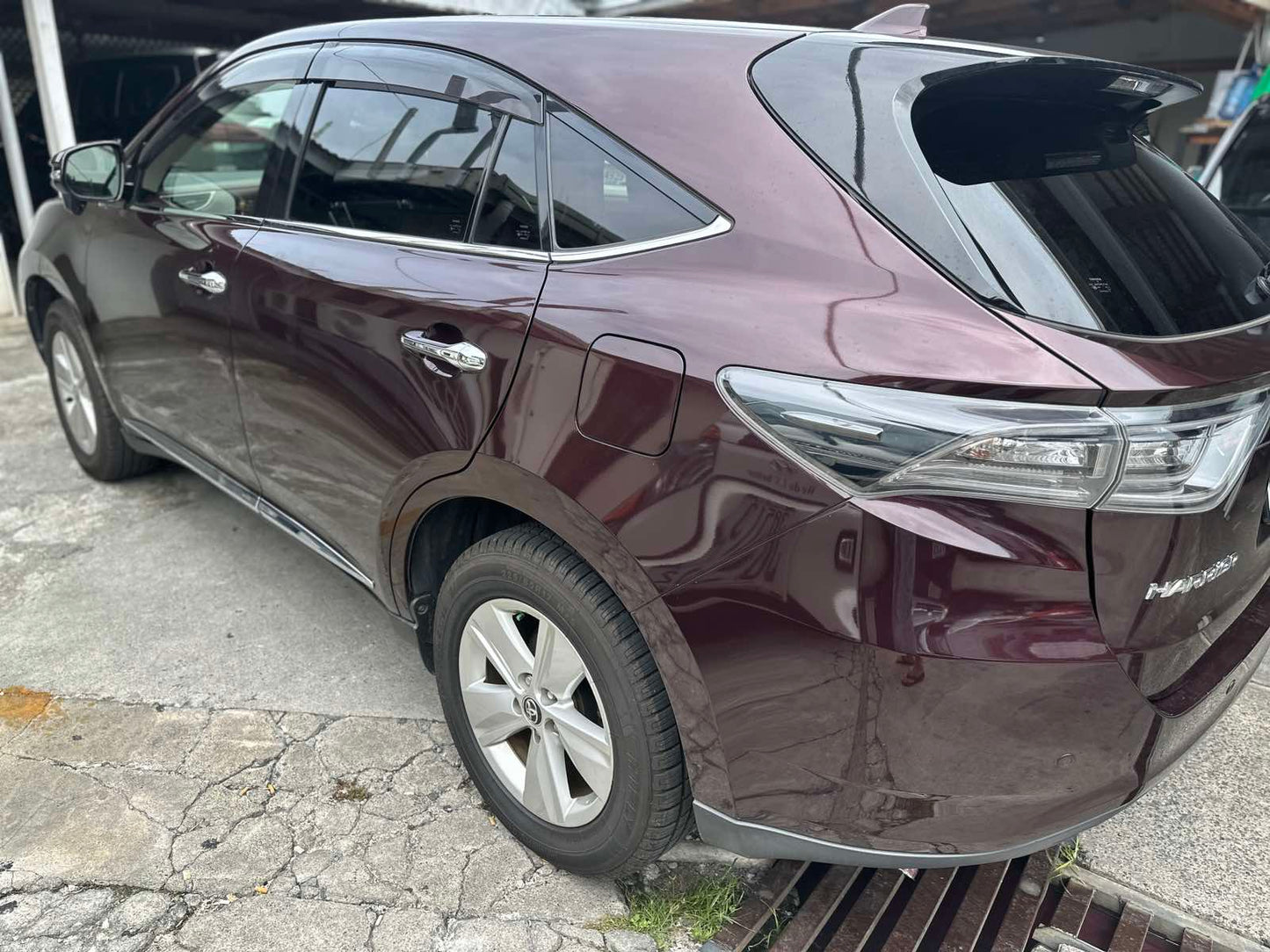 Toyota Harrier - Maroon