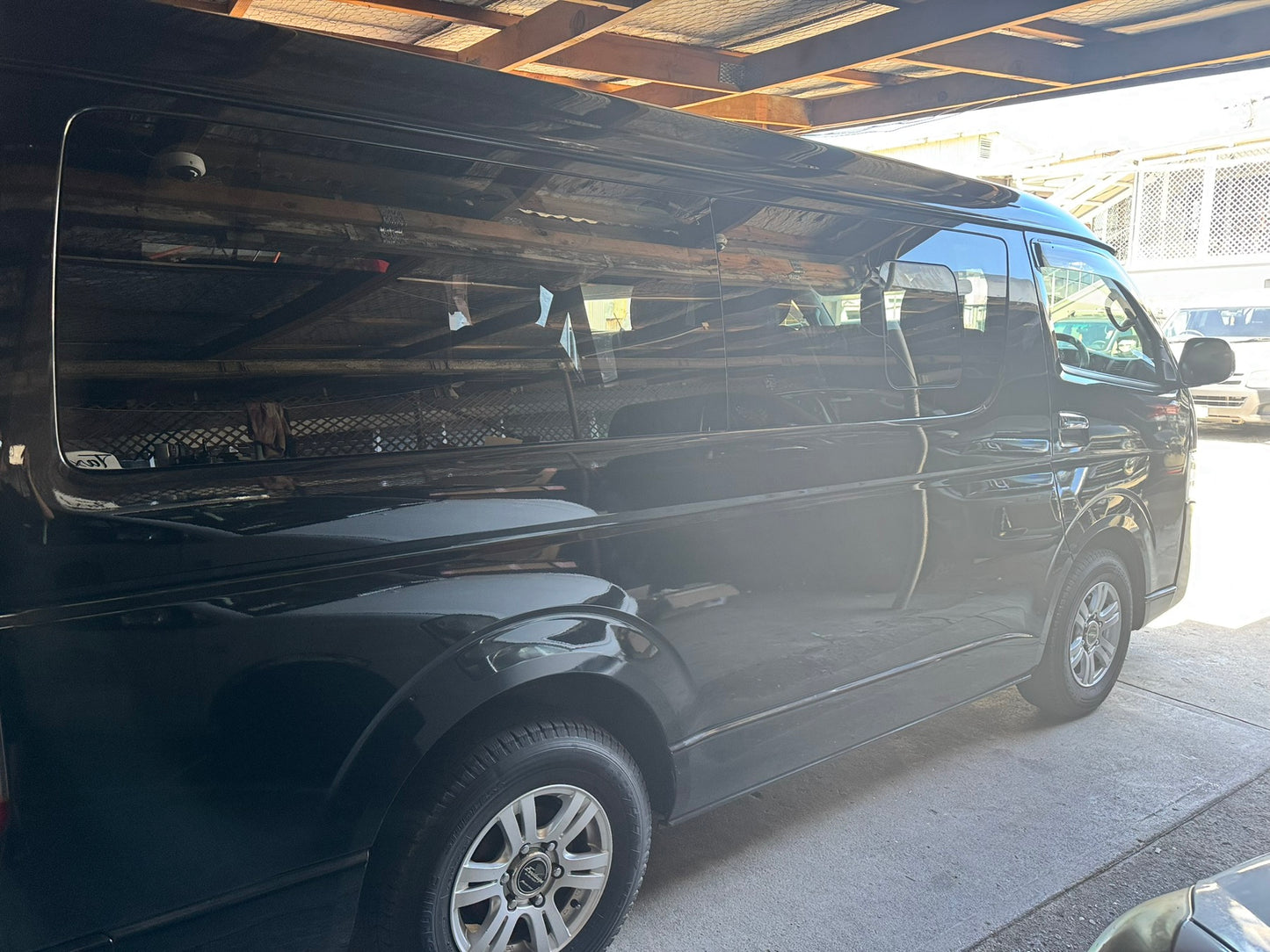 Toyota Hi Ace Van 10 Seater - Black