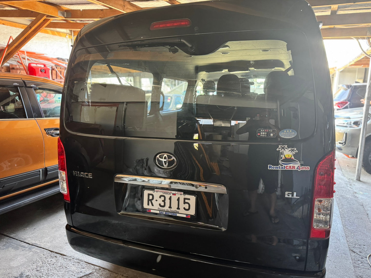 Toyota Hi Ace Van 10 Seater - Black