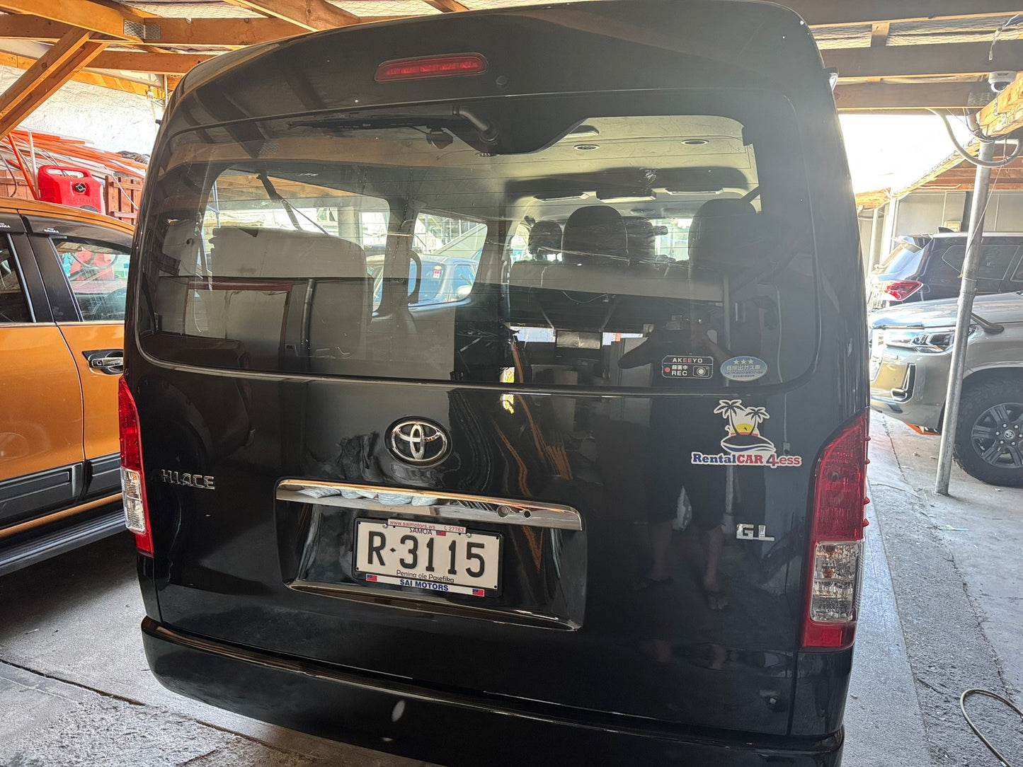 Toyota Hi Ace Van 10 Seater - Black