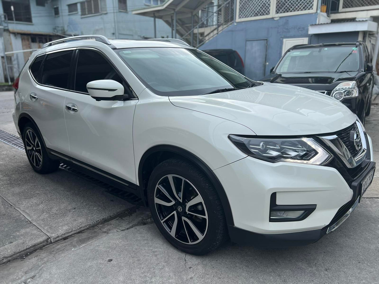 Nissan Xtrail White