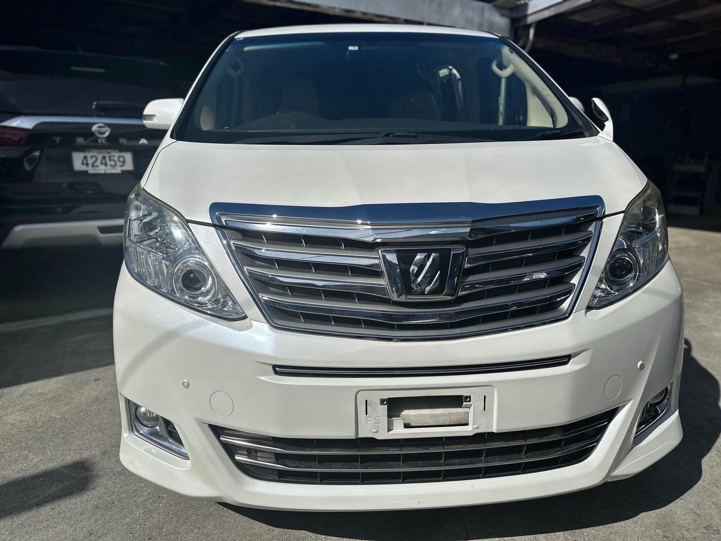 Toyota Alphard 8 Seater Mini Van