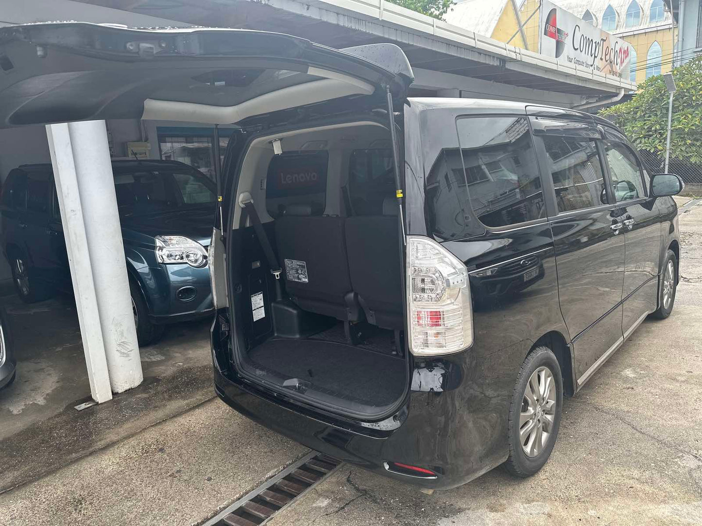 Toyota Voxy Minivan 8 Seater - Black